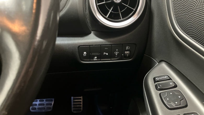 Hyundai KONA 100kW Premium 39kWh 5dr Auto Electric Hatchback